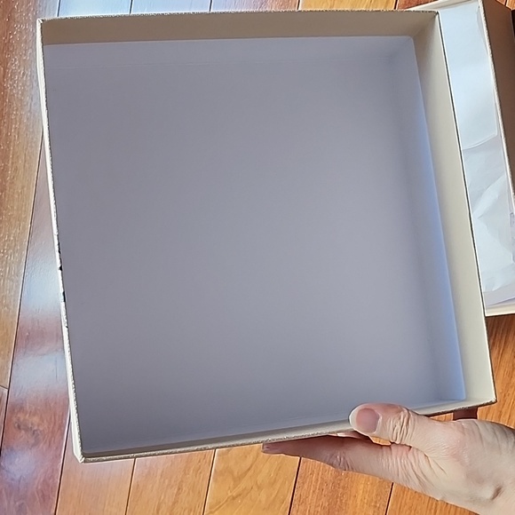 New! Mother's Day Limited Edition Dior Box - Picture 8 of 12